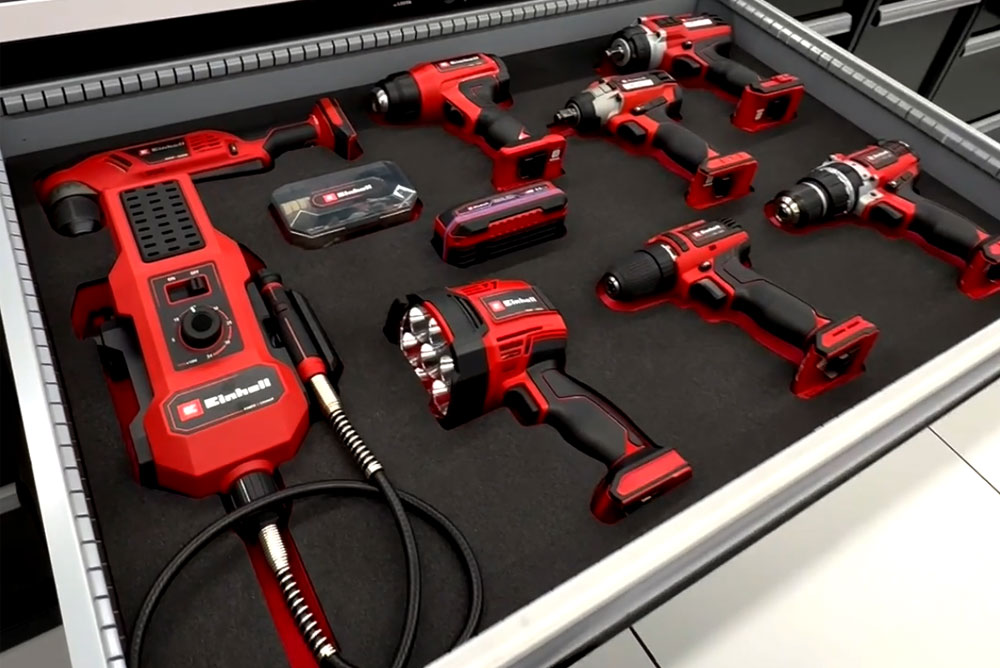 Skuffen er ryddig organisert med ulike batteridrevne verktøy fra Einhell.